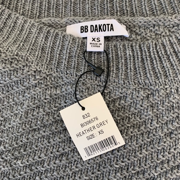 BB Dakota NWT Gray Fringe Sweater - Picture 3 of 8